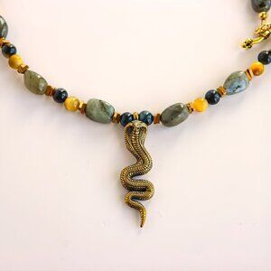 Cobra pendant necklace with Labradorite And cat's eye